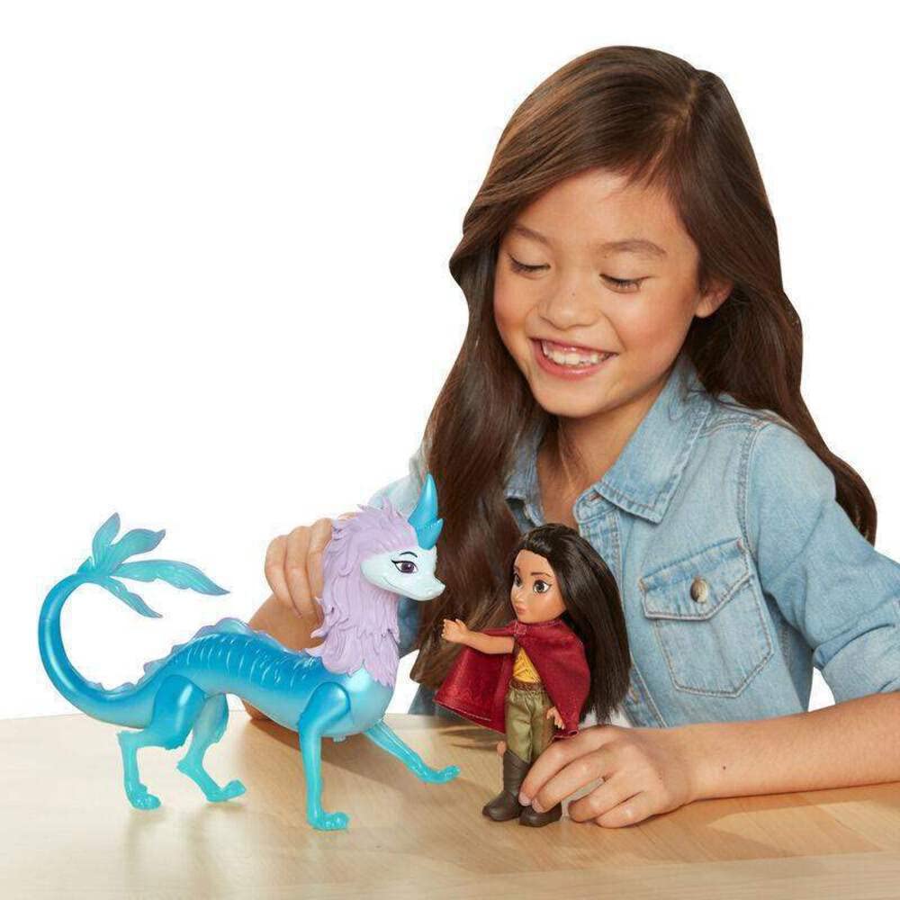 Disney Raya and The Last Dragon 6-Inch Petite Raya Doll and Feature Sisu Dragon Figure Gift Set - Image 5
